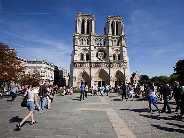 La un an de la incendiu, Catedrala Notre-Dame a găzduit o ceremonie religioasă de Vinerea Mare