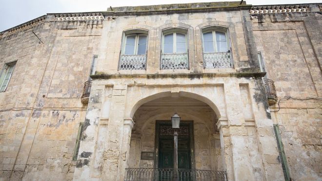 Vila reginei Elisabeta a II-a este scoasă la vânzare în Malta