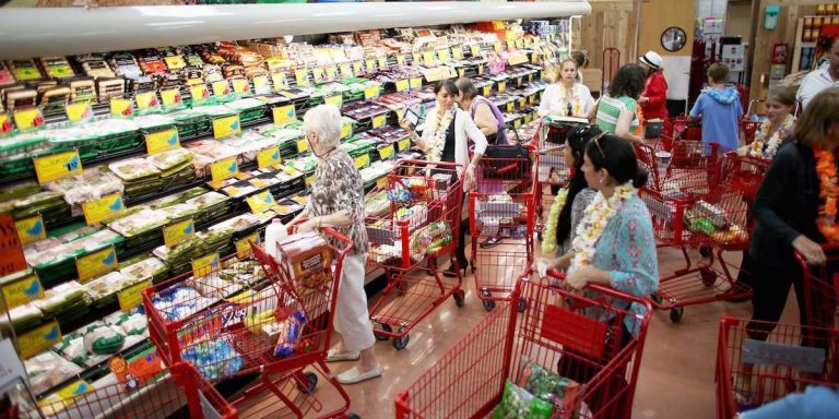 Situaţie haotică în magazinele din Croaţia, la intrarea în vigoare a deciziei guvernului de a limita unele preţuri