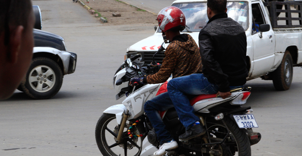 Interdicţie la motociclete la Kabul pentru a combate atacurile talibanilor