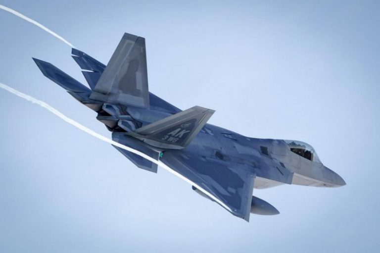 Administraţia Trump intenţionează să exporte avioane multirol F-22 în Israel