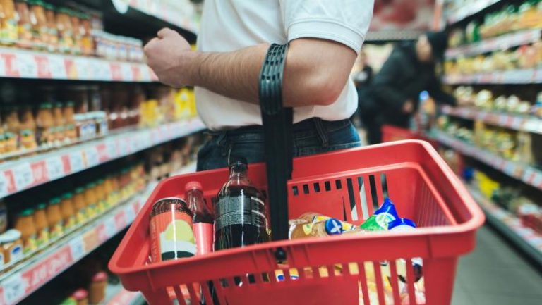 Guvernul elen defineşte 51 de produse cu cel mai mic preţ pentru a contracara inflaţia