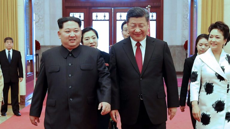 Kim Jong Un sărbătoreşte relaţia ‘invincibilă’ cu China prin vizita lui Xi Jinping