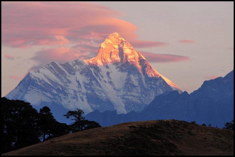 Trupurile a şapte alpinişti au fost recuperate din Himalaya