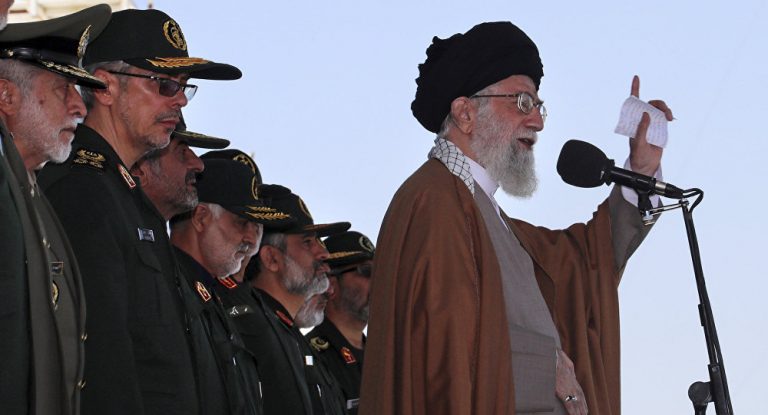 Ayatollahul Ali Khamenei graţiază 80.000 de deţinuţi