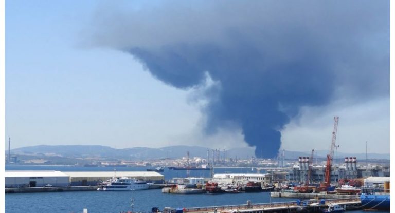 Incendiu puternic la o rafinărie din Spania – VIDEO