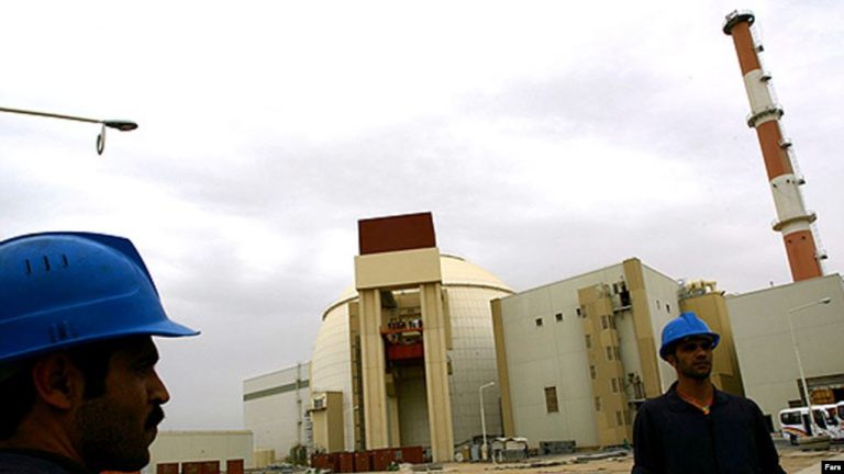Ruşii se gândesc cum să-şi protejeze mai bine specialiştii care lucrează la o centrală nucleară din Iran