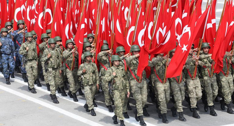 Turcia continuă epurarea din rândul forţelor armate: 133 de militari au fost arestaţi în Izmir