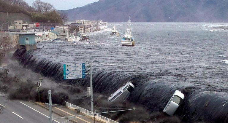 Un puternic seism produs în nord-vestul JAponiei a declanşat un tsunami de mici dimensiuni
