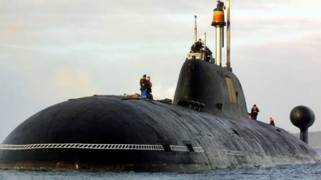 Incendiul de pe submarinul rus în Marea Barents ar fi putut provoca o ‘catastrofă de proporţii globale'(înalt responsabil rus)