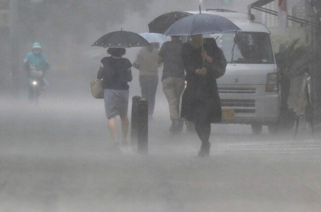 Japonia, afectată de ploile torenţiale generate de furtuna tropicală Mawar