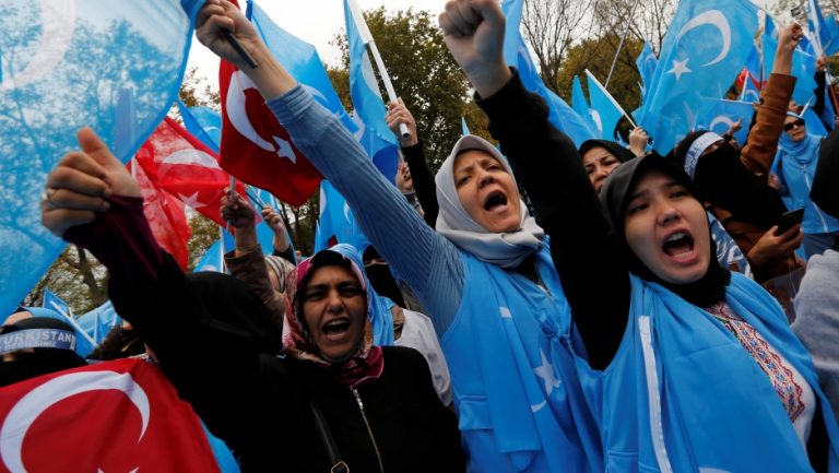Uigurii din Istanbul au protestat împotriva vizitei ministrului de externe chinez în Turcia
