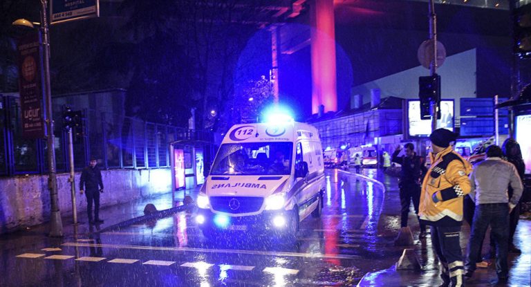 VIDEO – Trei persoane au murit într-un schimb de focuri dintr-o cafenea din Istanbul