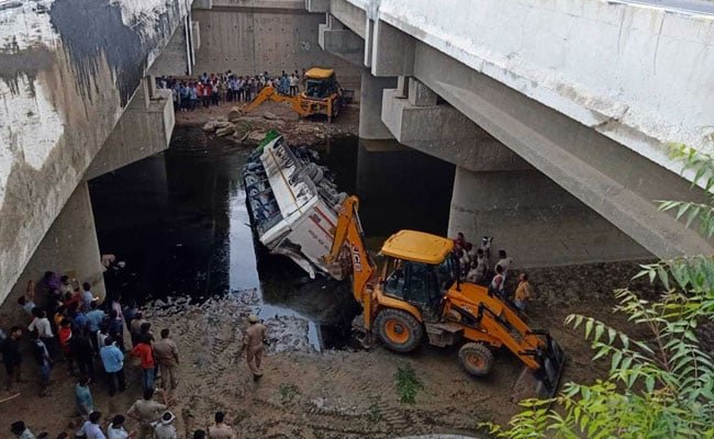 Tragedie rutieră pe drumul spre Taj Mahal. Cel puţin 29 de oameni au murit! – VIDEO