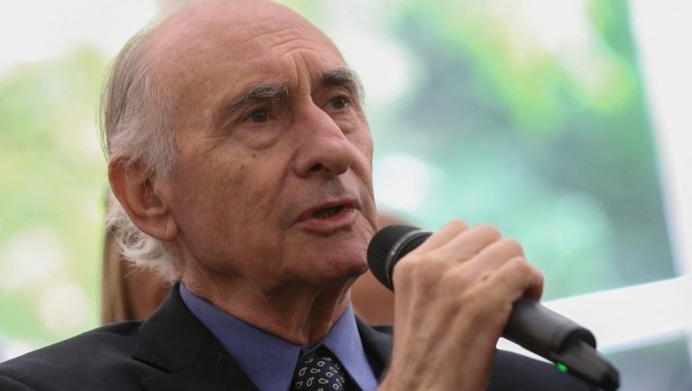 Fostul preşedinte argentinian a fost internat în stare gravă