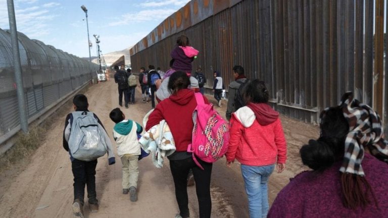 Un oraș mexican își deschide porțile pentru migranții dați afară din SUA