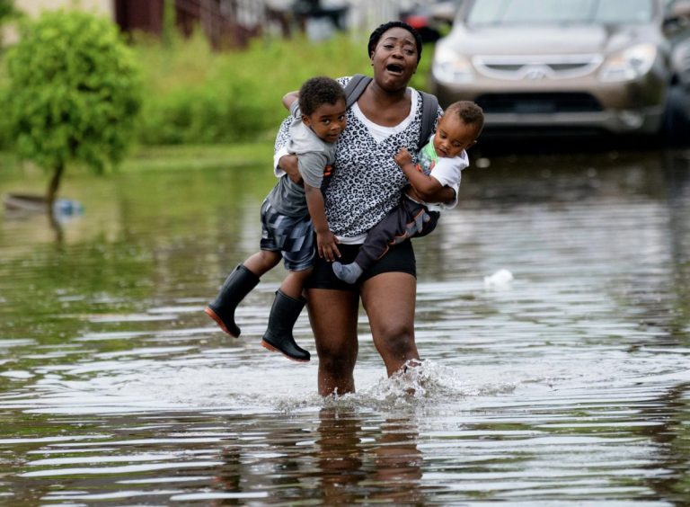 Cel puțin 10 persoane au murit în urma inundațiilor catastrofale în statul american Tennessee