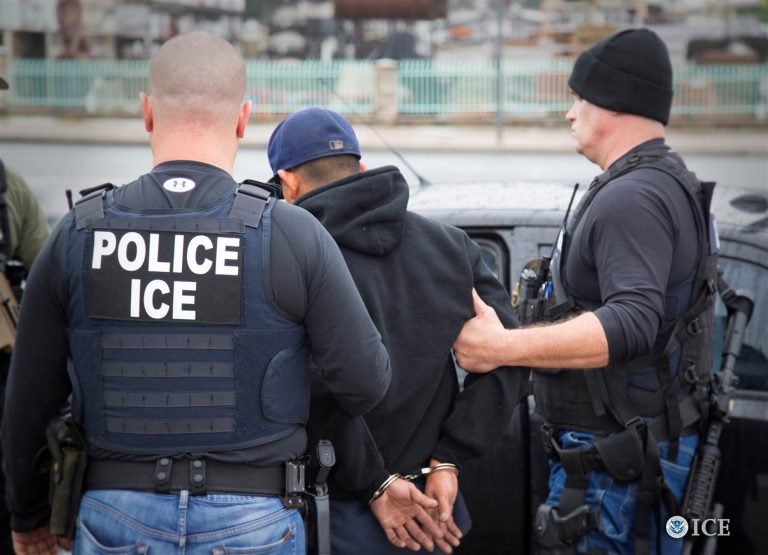 Guvernul american relaxează regulile de expulzare rapidă a imigranţilor ilegali