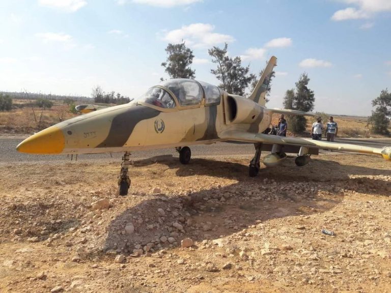 Un avion de război libian a aterizat de urgenţă pe un drum din Tunisia