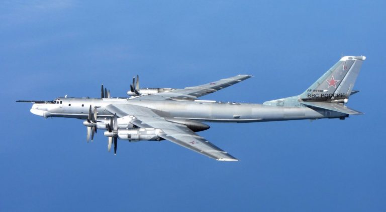 Două bombardiere strategice ruse au efectuat exerciţii în apropierea coastelor SUA