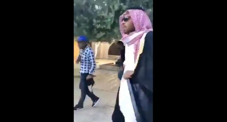 Un activist media din Arabia Saudită a fost pus pe fugă de palestinieni în Ierusalim – VIDEO