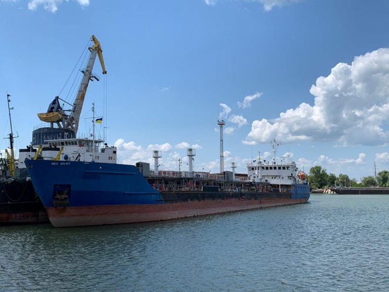 Ucraina A REŢINUT un petrolier rusesc în Marea Neagră
