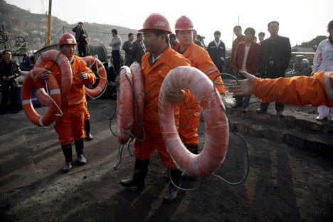 38 de oameni au murit după ce au fost ‘înghiţiţi’ de o alunecare de teren în China