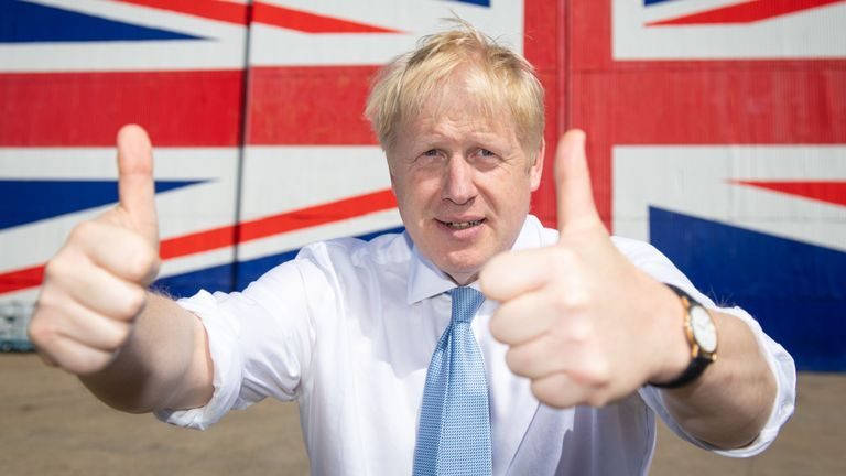 Boris Johnson va relaxa restricțiile din UK înainte de 7 mai