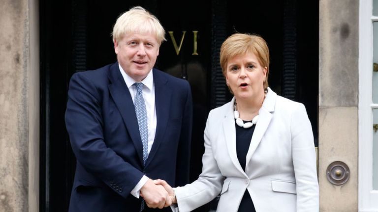 Boris Johnson face o vizită în Scoţia dar o evită pe Nicola Sturgeon