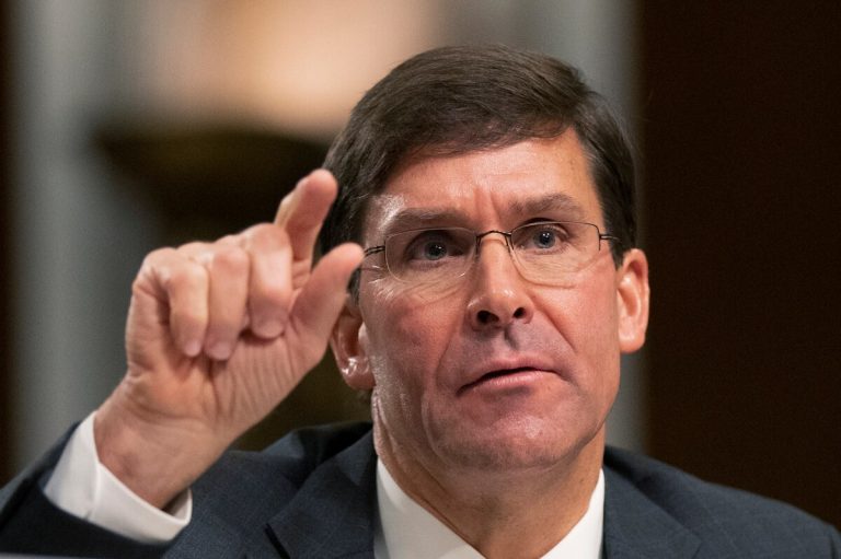 Şeful Pentagonului promite să coopereze în ancheta Congresului împotriva lui Trump
