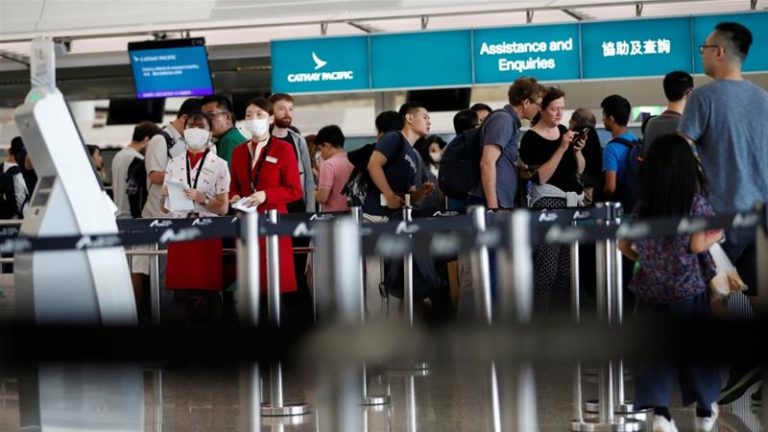 China reia emiterea de paşapoarte pentru cetăţenii săi care doresc să călătorească în străinătate