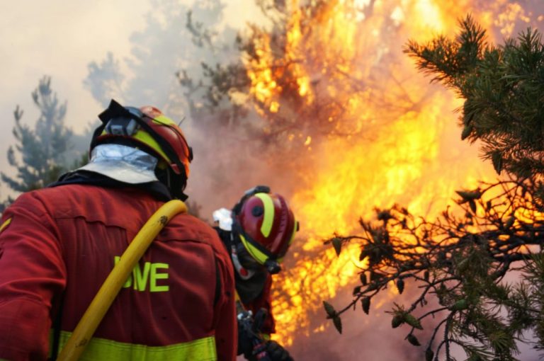 Pompierii spanioli au reuşit să stabilizeze un incendiu masiv de vegetaţie în vestul ţării