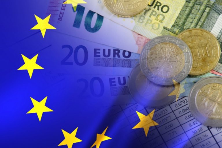 UE a înregistrat un deficit al balanţei comerciale de 64,7 miliarde de euro