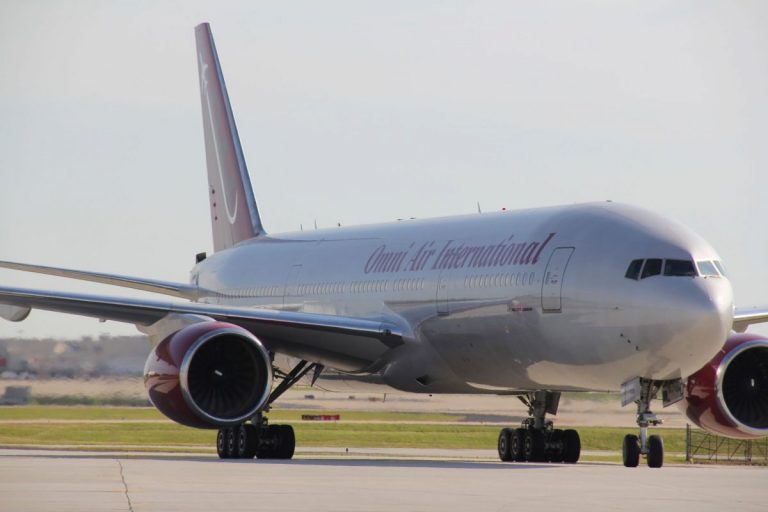 Un avion de transport al militarilor americani A LUAT FOC la decolare