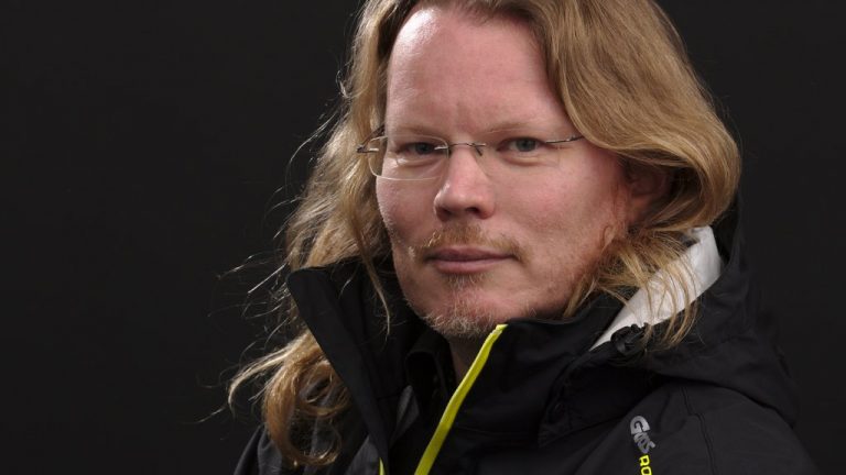 Un colaborator al WikiLeaks a DISPĂRUT în urma unui accident de caiac. Poliţia norvegiană îl caută de anul trecut!