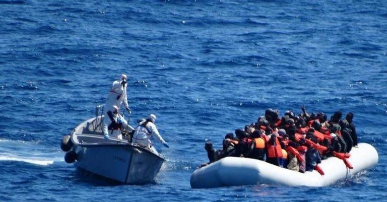 Un număr de 62 de algerieni au fost salvaţi din cinci ambarcaţiuni în Marea Mediterană