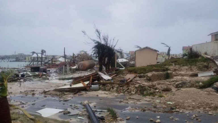 Echipele de intervenție din Bahamas continuă căutările în urma uraganului Dorian