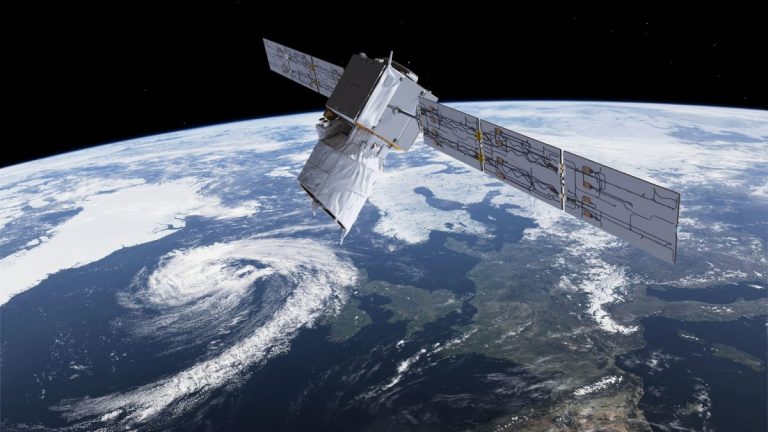Doi sateliţi nefuncţionali riscă să se ciocnească deasupra Statelor Unite