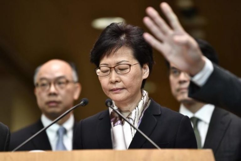 Hong Kong: Carrie Lam face apel la detensionarea situației din campusul Universității Politehnice