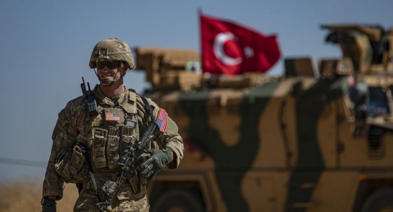 Apar primele frecuşuri! Turcii îi acuză pe americani de TERGIVERSAREA zonei de securitate din Siria