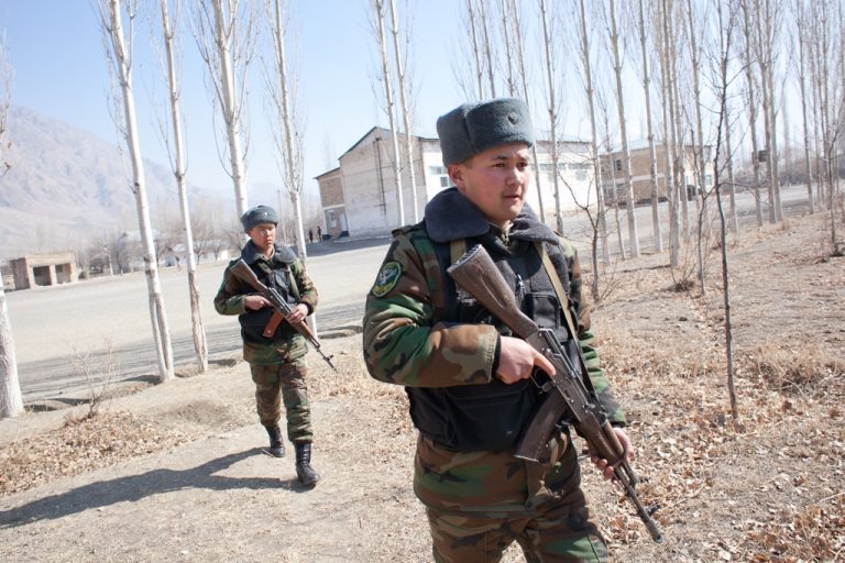 Un poliţist de frontieră tadjik a fost ucis la frontiera cu Kârgâzstan