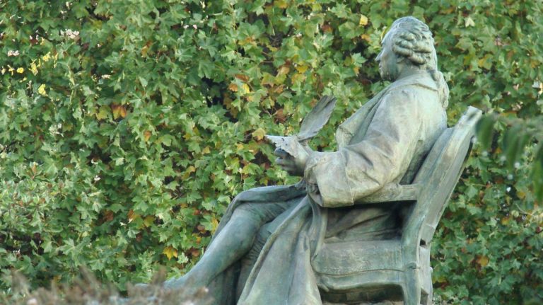 Statuile din Jardin des Plantes vor fi restaurate printr-o campanie publică