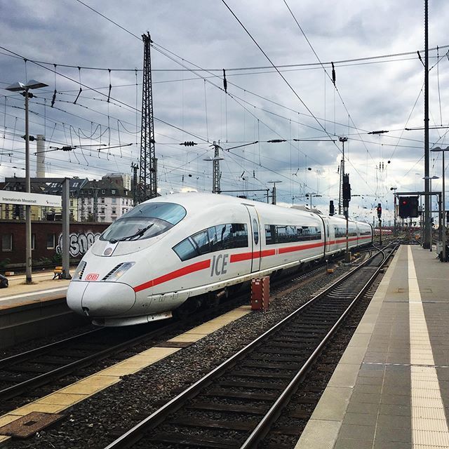Germania: Guvernul a aprobat un proiect de lege care va scumpi biletele de avion şi le va ieftini pe cele de tren