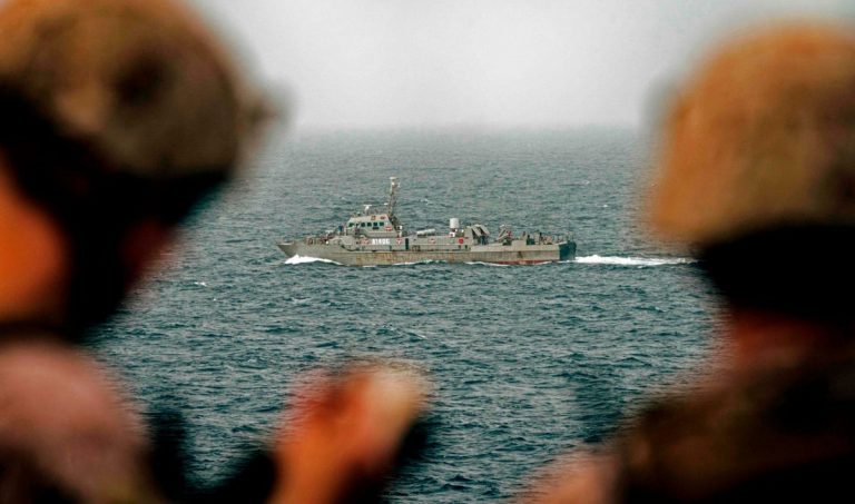 Marea Britanie a redus nivelul de risc pentru navele britanice care tranzitează Strâmtoarea Hormuz