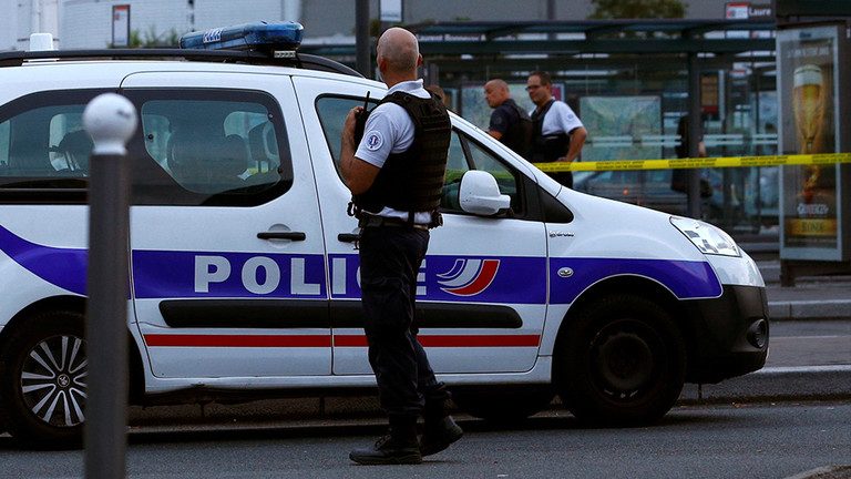 Două fetiţe, rănite într-un atac cu cuţitul lângă o şcoală din estul Franţei; presupusul agresor a fost reţinut