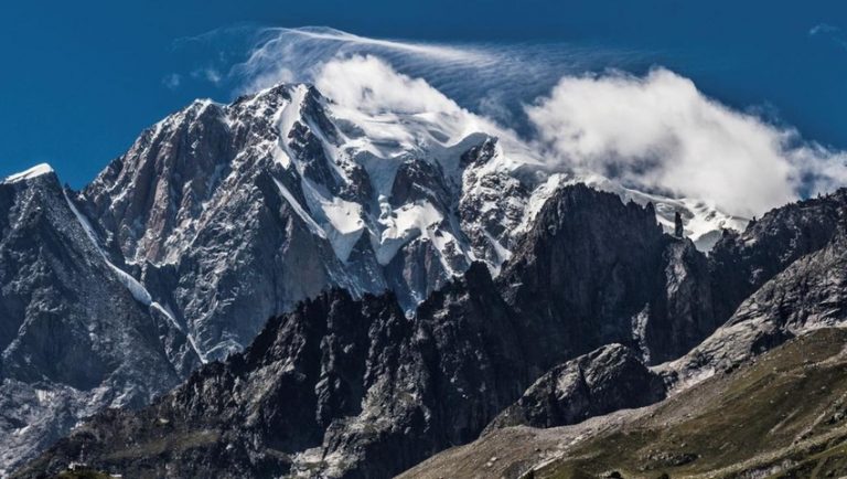 Un ghețar din Mont Blanc se poate prăbuși în orice secundă. Autoritățile au luat toate măsurile de siguranță