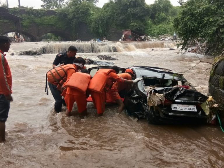 Cel puţin 189 de morţi, circa patru milioane de persoane strămutate în urma inundațiilor din India și Nepal