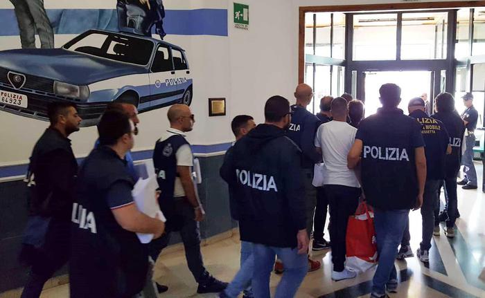 Poliția italiană TAIE tentaculele mafiei de la nord la sud. Peste 100 de persoane au fost arestate