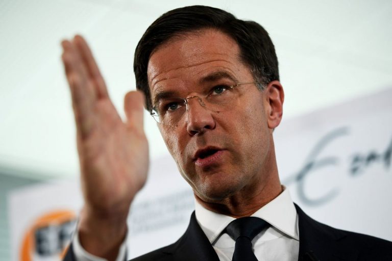 Guvernul premierului olandez Mark Rutte a căzut din cauza divergenţelor privind politica de azil (media)