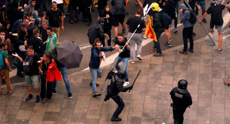 Poliția din Catalonia a arestat 51 de protestatari